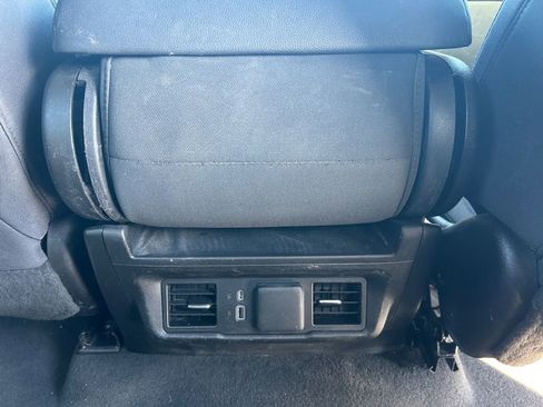 Used 2022 Chevrolet Silverado 1500 LT AWD/4WD image 25