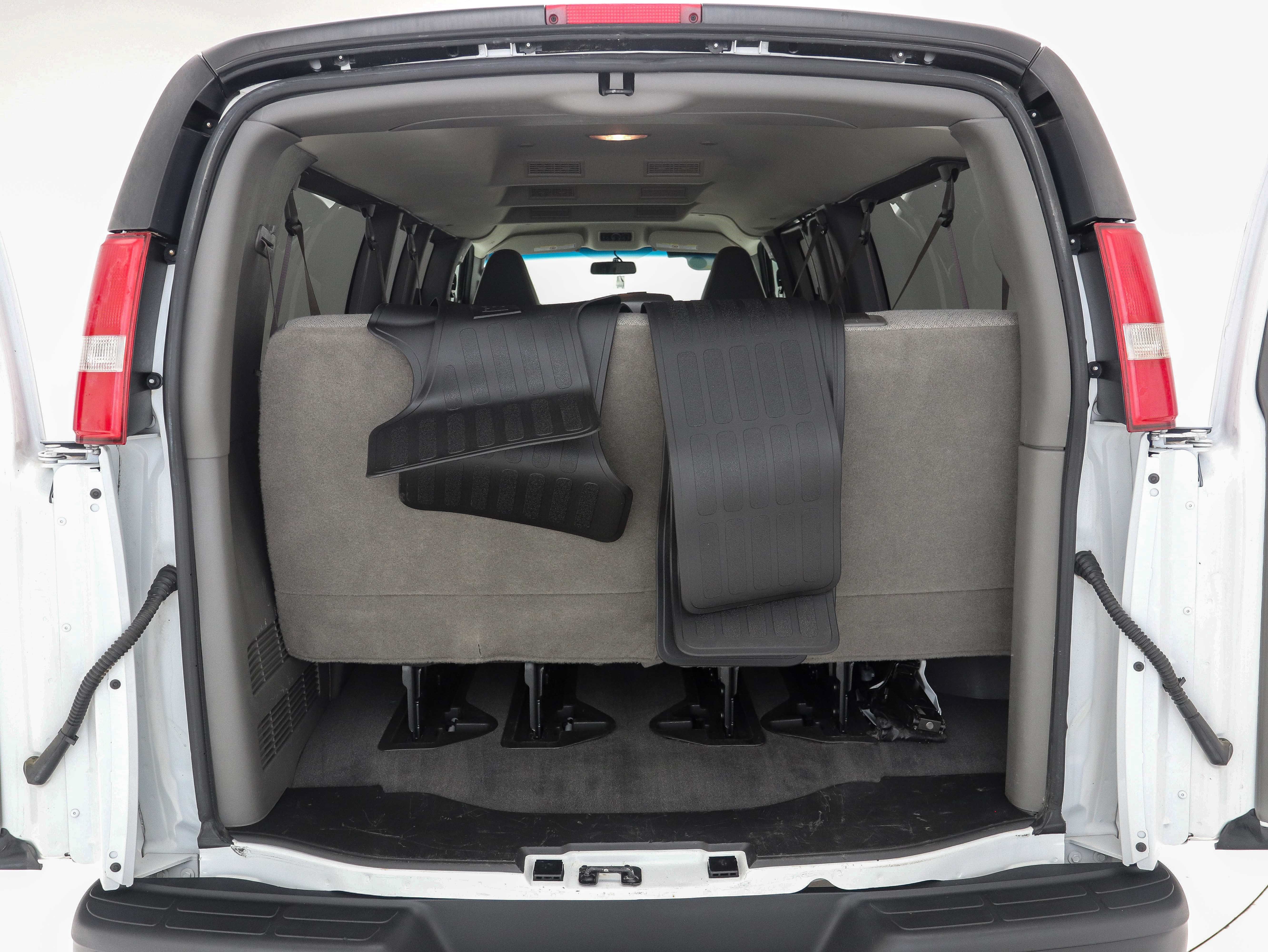Used 2019 Chevrolet Express 3500 LS RWD image 11