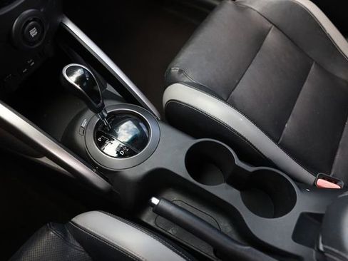 Used 2016 Hyundai Veloster Turbo FWD image 40