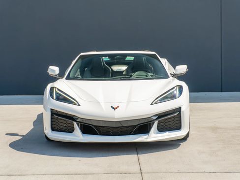 Used 2025 Chevrolet Corvette Z06 RWD image 5