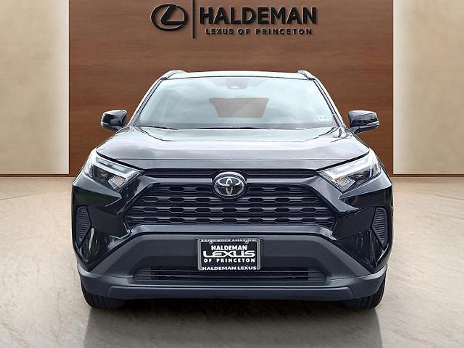 Used 2024 Toyota RAV4 XLE w/ Convenience Package FWD image 2