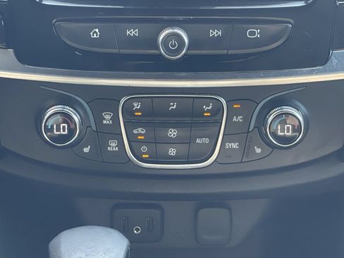 Used 2023 Chevrolet Traverse LT AWD/4WD image 36