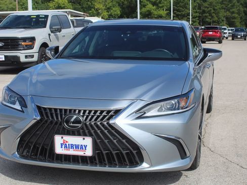 Used 2024 Lexus ES 250 w/ Premium Package AWD/4WD image 5