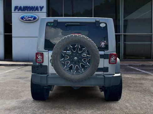 Used 2018 Jeep Wrangler Unlimited Rubicon w/ Cold Weather Group AWD/4WD image 5