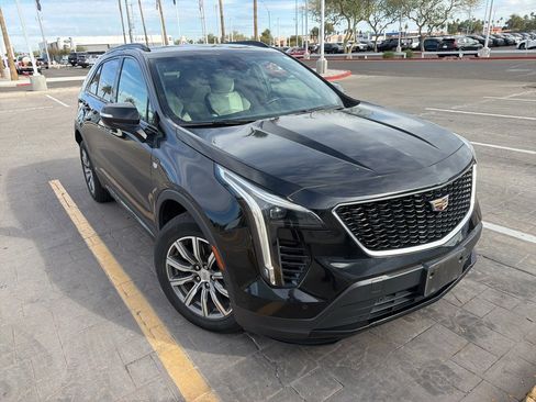 Used 2020 Cadillac XT4 Sport image 3