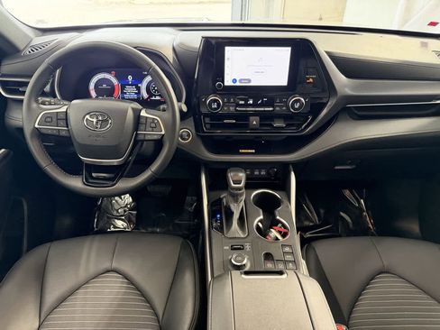 Used 2025 Toyota Highlander XSE AWD/4WD image 13
