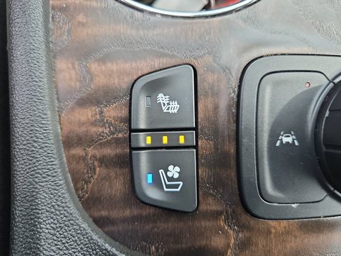 Used 2023 GMC Acadia Denali w/ Denali Technology Package AWD/4WD image 33