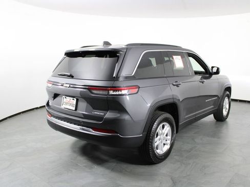 Used 2025 Jeep Grand Cherokee Laredo image 15