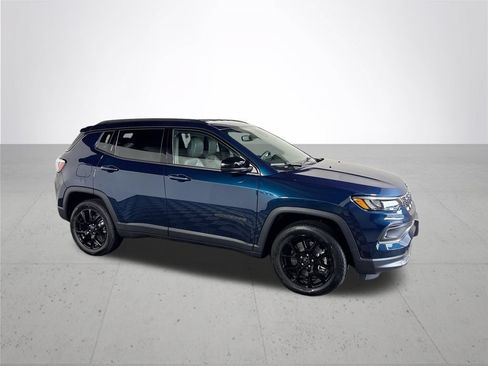 Used 2026 Jeep Compass Latitude AWD/4WD image 4