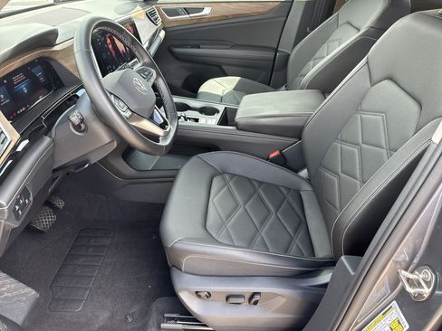 Certified 2025 Volkswagen Atlas SE FWD image 5