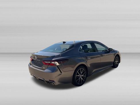 Used 2024 Toyota Camry SE FWD image 3