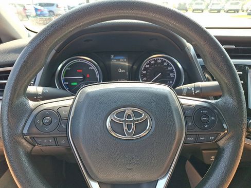 Used 2019 Toyota Camry LE FWD image 19