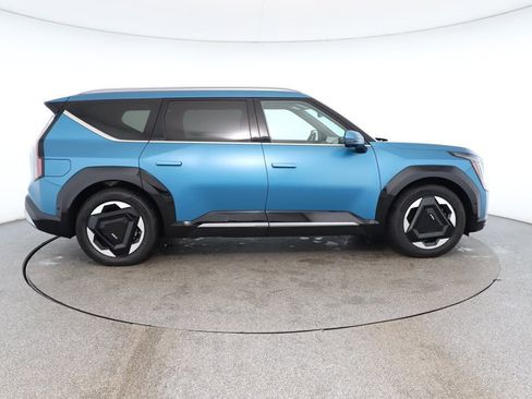 Used 2024 Kia EV9 Land image 6
