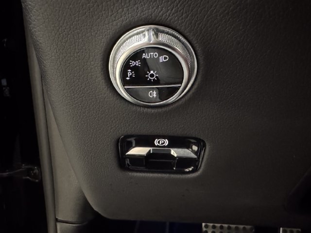 Used 2023 Mercedes-Benz GLC 300 w/ AMG Line image 10