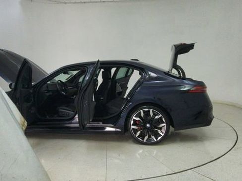 Used 2026 BMW 550e xDrive image 76