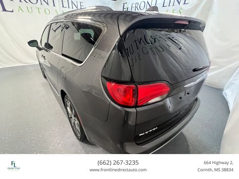 Used 2017 Chrysler Pacifica Limited w/ UConnect Theater Package FWD image 5