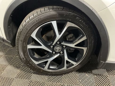 Used 2018 Toyota C-HR XLE FWD image 39