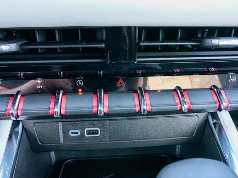 Used 2024 GMC Canyon AT4X w/ AT4X AEV Edition image 33