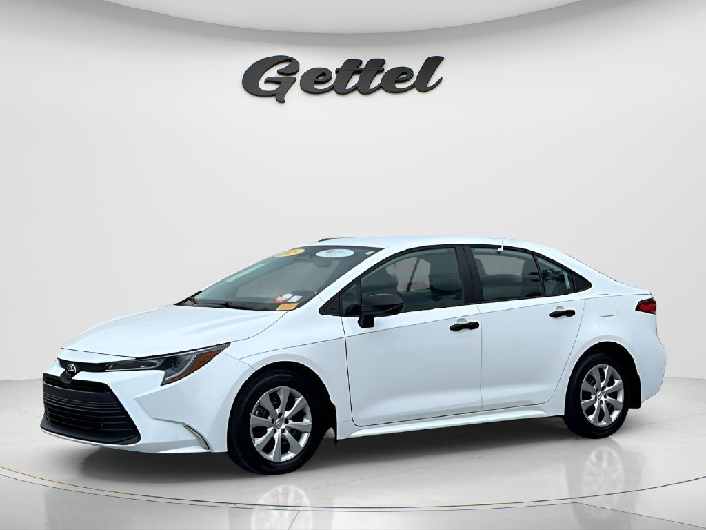 Used 2025 Toyota Corolla LE FWD image 1