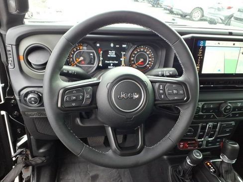 Used 2025 Jeep Gladiator Mojave w/ Steel Bumper Group AWD/4WD image 7