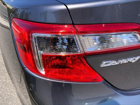 Used 2014 Toyota Camry LE FWD image 27