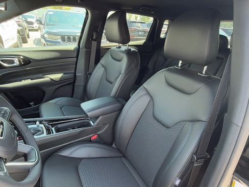 New 2026 Jeep Compass Latitude AWD/4WD image 17