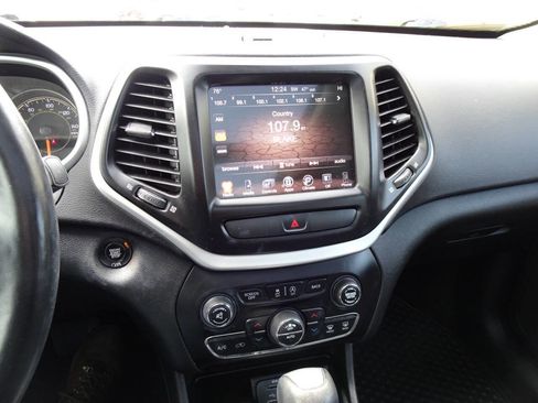 Used 2017 Jeep Cherokee Trailhawk image 22