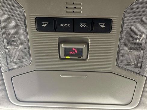 Used 2021 Toyota RAV4 LE FWD image 25