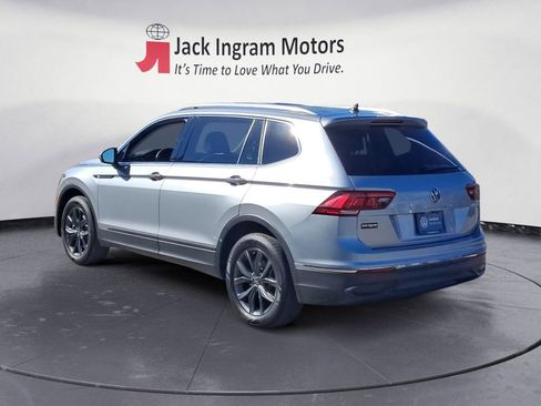 Certified 2022 Volkswagen Tiguan SE image 3