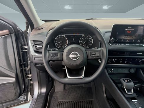 Used 2023 Nissan Rogue S image 25