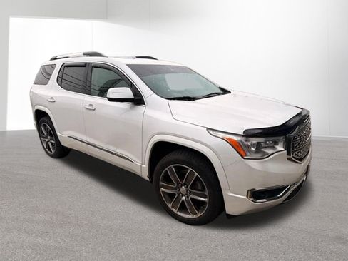 Used 2019 GMC Acadia Denali w/ Technology Package AWD/4WD image 2