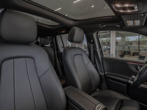 Used 2023 Mercedes-Benz GLB 250 4MATIC image 32