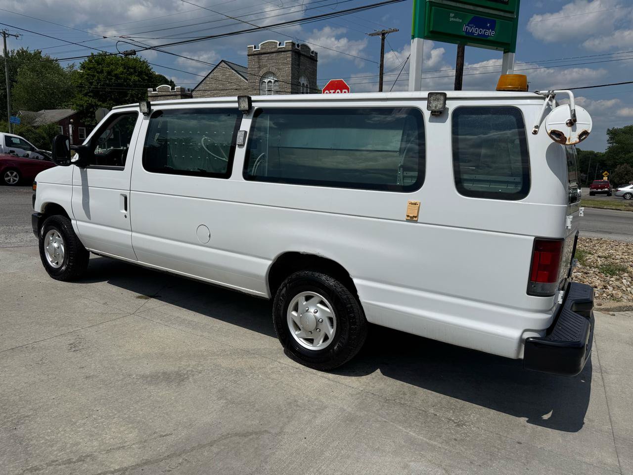 Used 2012 Ford E-350 and Econoline 350 Extended Super Duty w/ Insulation Pkg RWD image 4