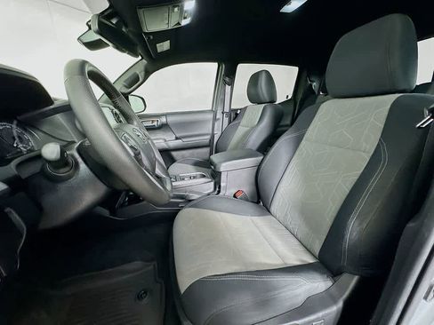 Used 2021 Toyota Tacoma TRD Sport image 12