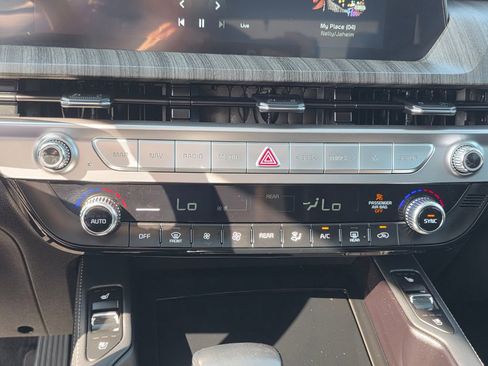 Used 2024 Kia Telluride EX FWD image 24