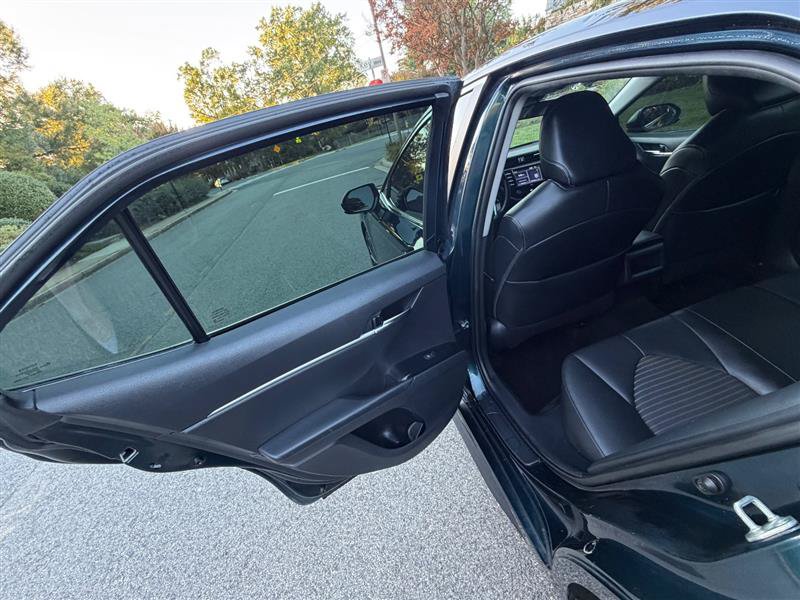 Used 2020 Toyota Camry SE FWD image 28