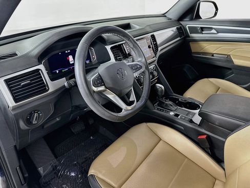 Used 2023 Volkswagen Atlas Cross Sport SE FWD image 9