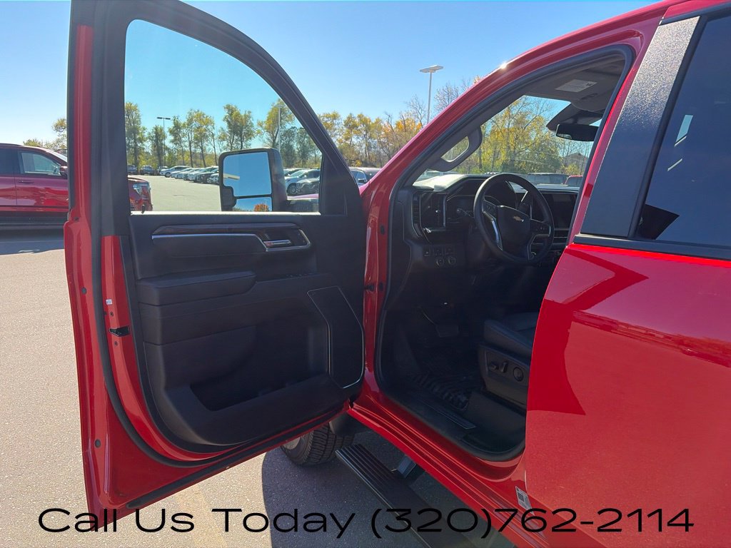 Used 2025 Chevrolet Silverado 2500 LT AWD/4WD image 16