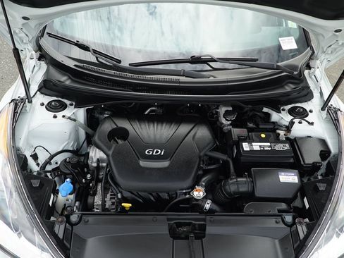 Used 2016 Hyundai Veloster FWD image 31