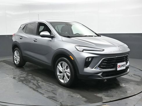 Used 2025 Buick Encore GX Preferred AWD/4WD image 4