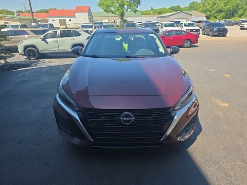 Used 2025 Nissan Altima 2.5 SV FWD image 3