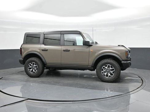 Certified 2025 Ford Bronco Badlands image 12