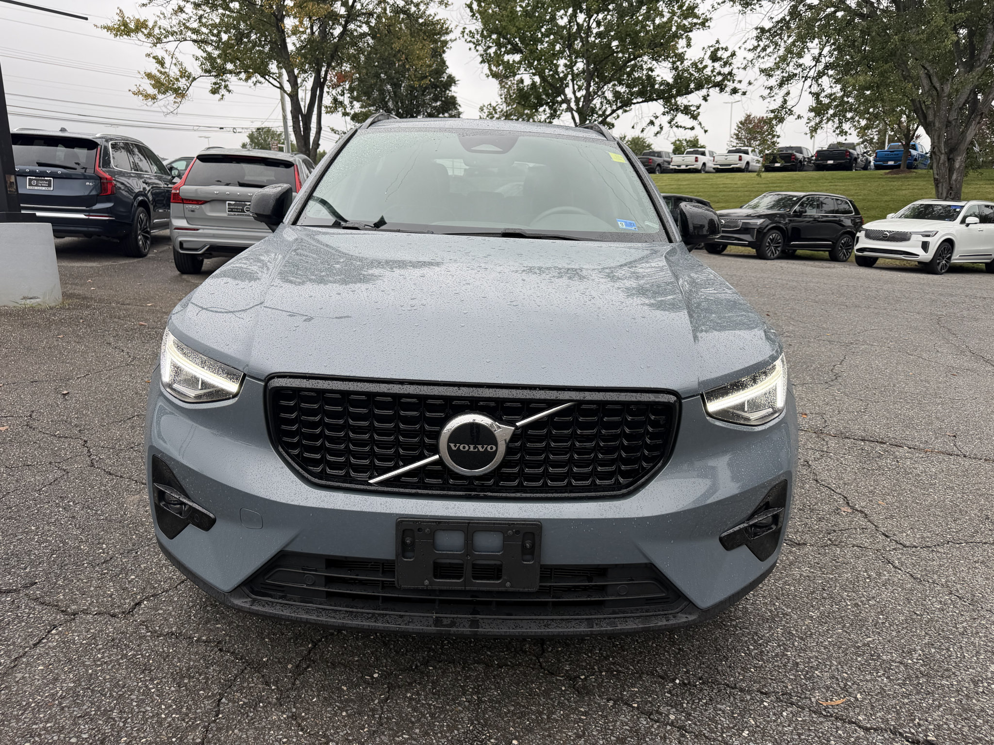 Used 2023 Volvo XC40 B5 Plus w/ Climate Package AWD/4WD image 3
