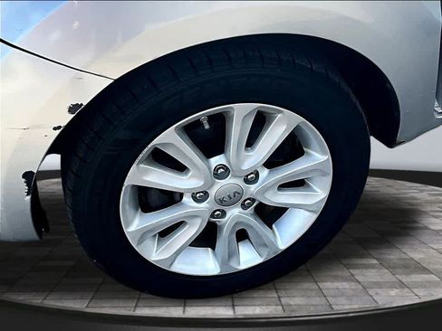 Used 2013 Kia Soul + FWD image 36