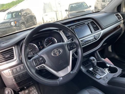 Used 2015 Toyota Highlander XLE image 16