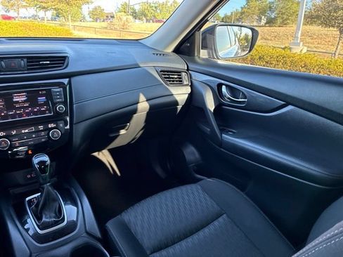 Used 2018 Nissan Rogue SV AWD/4WD image 27