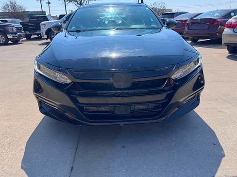 Used 2019 Honda Accord Sport image 2