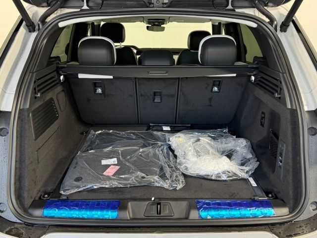 New 2026 Land Rover Range Rover Sport Dynamic SE AWD/4WD image 17