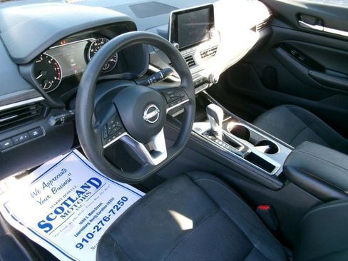 Used 2023 Nissan Altima 2.5 SV FWD image 12