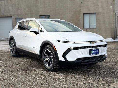New 2026 Chevrolet Equinox EV LT image 8